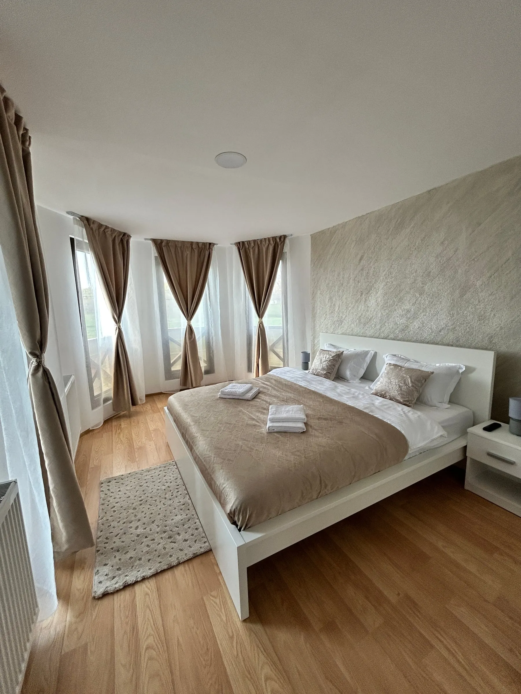 Camera Safir Imperial, nuanță șampanie, Poză 1/4