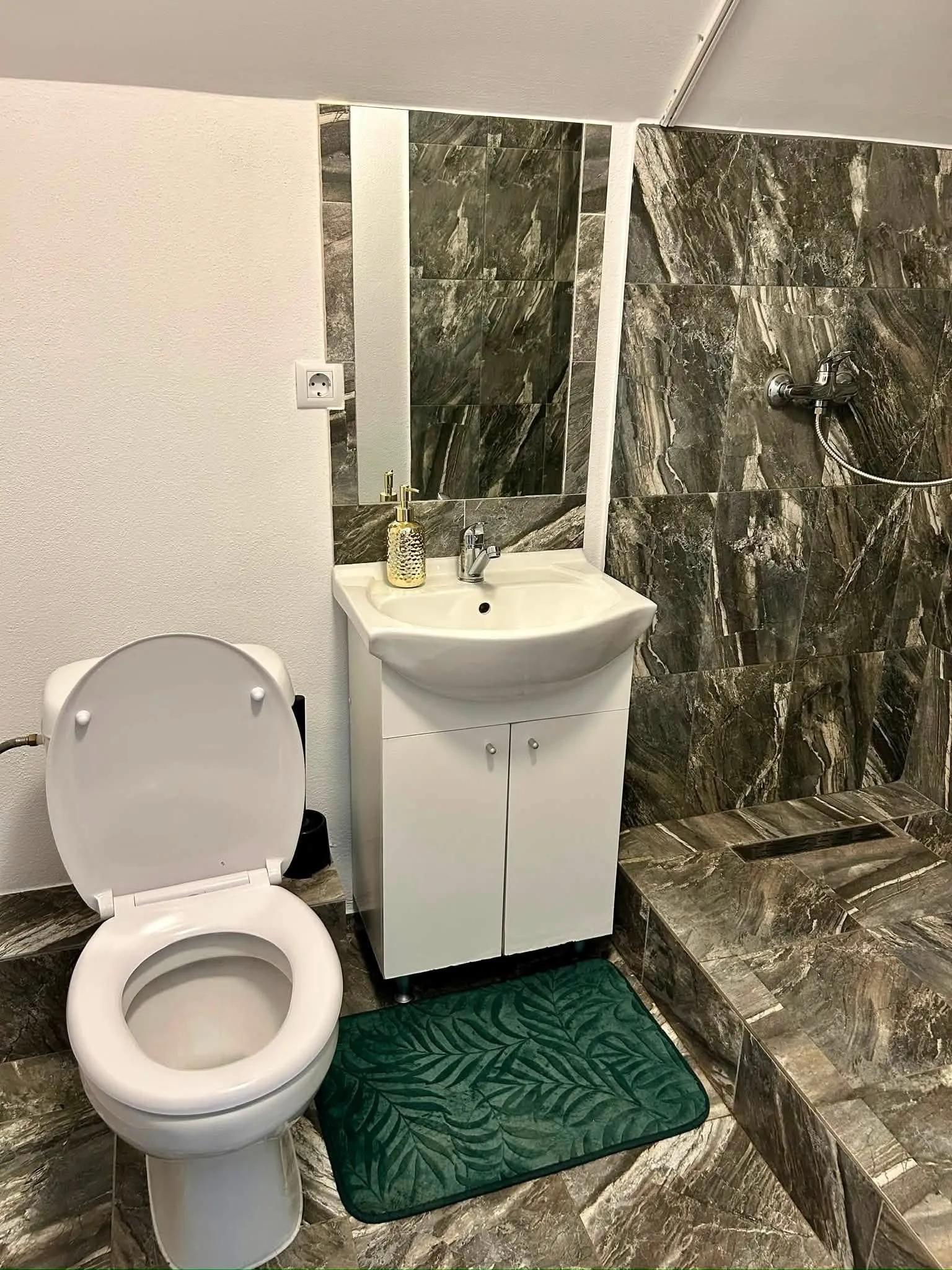 Camera Safir Smaraldin, nuanță verde-teal, Poză 3/3